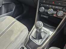 Volkswagen T-Roc TSI SE 