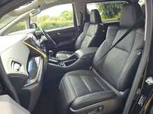 Toyota Vellfire E-Four 