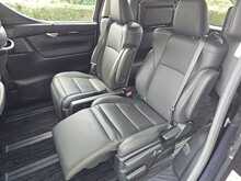 Toyota Vellfire E-Four 