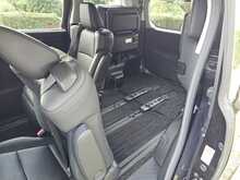 Toyota Vellfire E-Four 