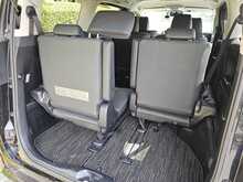 Toyota Vellfire E-Four 