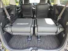 Toyota Vellfire E-Four 