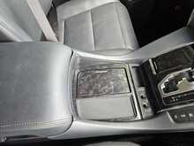 Toyota Vellfire E-Four 