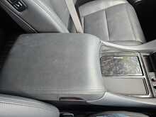Toyota Vellfire E-Four 
