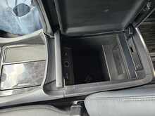 Toyota Vellfire E-Four 