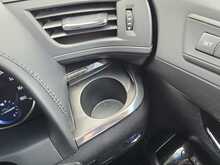 Toyota Vellfire E-Four 
