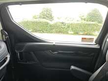 Toyota Vellfire E-Four 