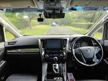 Toyota Vellfire E-Four 