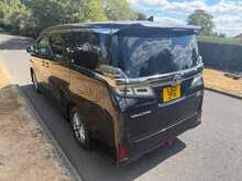 Toyota Vellfire E-Four 