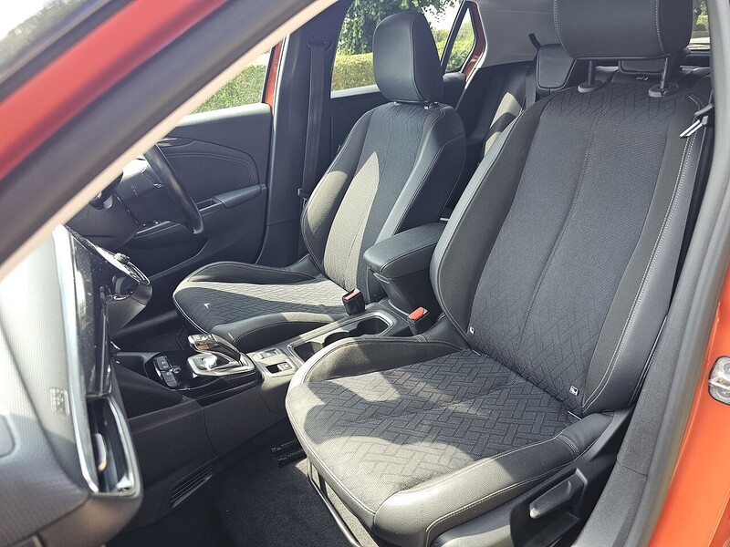 Vauxhall Elite Nav Hatchback 0.0 Automatic Electric