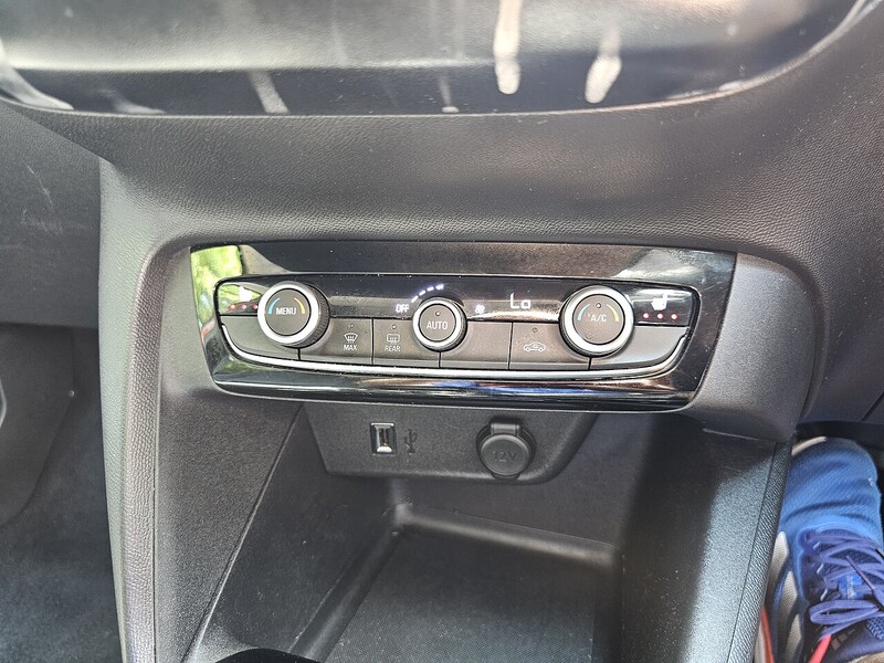 Vauxhall Elite Nav Hatchback 0.0 Automatic Electric