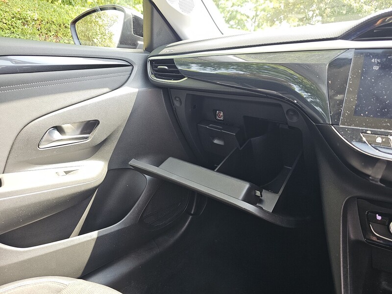 Vauxhall Elite Nav Hatchback 0.0 Automatic Electric