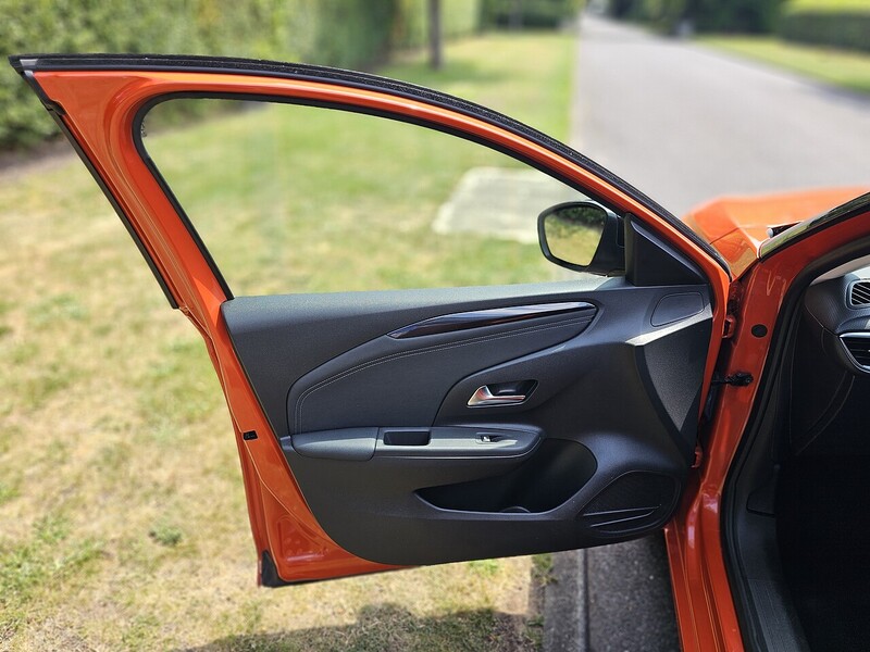 Vauxhall Elite Nav Hatchback 0.0 Automatic Electric