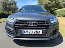 Audi Q5 TFSIe Black Edition 