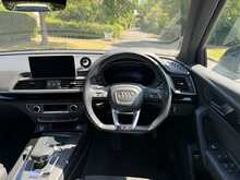 Audi Q5 TFSIe Black Edition 