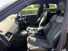 Audi Q5 TFSIe Black Edition 