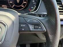 Audi Q5 TFSIe Black Edition 