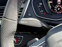 Audi Q5 TFSIe Black Edition 