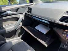 Audi Q5 TFSIe Black Edition 