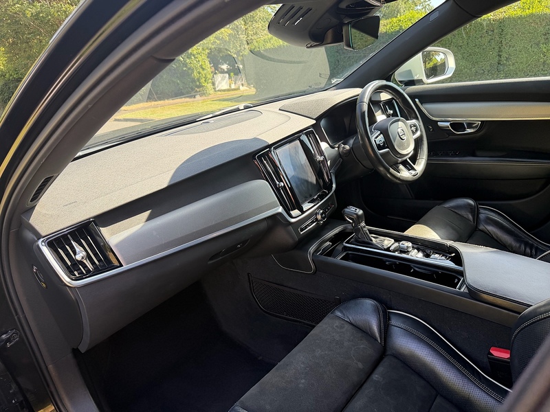 Volvo D4 R-Design Saloon 2.0 Automatic Diesel