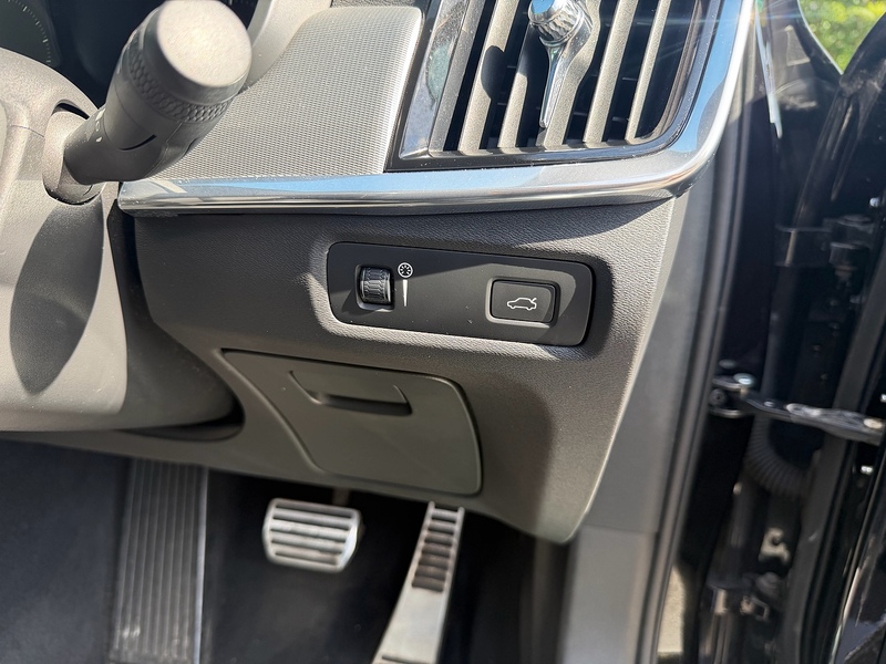 Volvo D4 R-Design Saloon 2.0 Automatic Diesel
