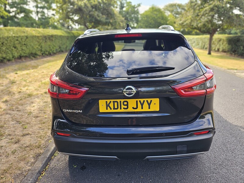 Nissan DIG-T Tekna SUV 1.3 Manual Petrol