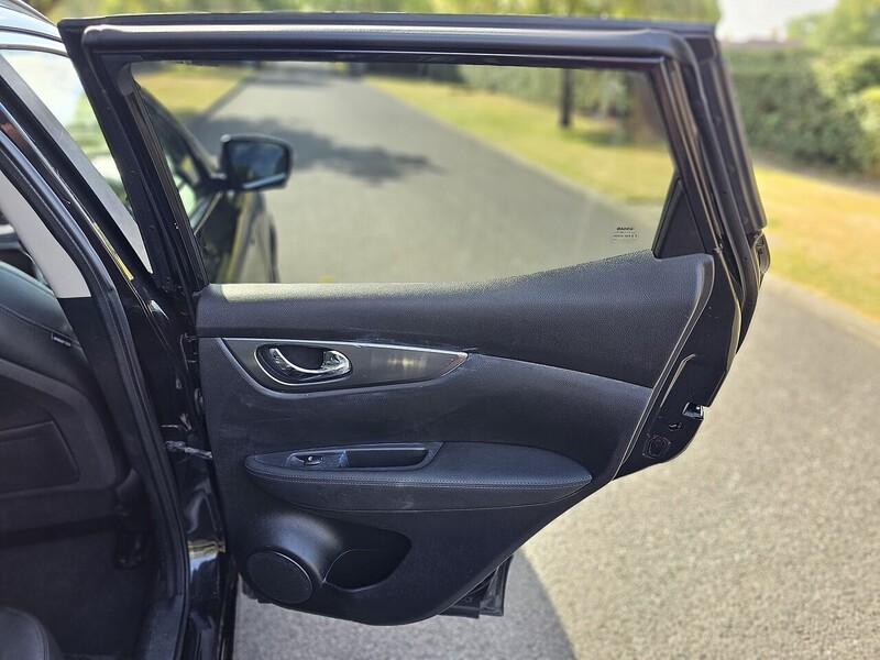 Nissan DIG-T Tekna SUV 1.3 Manual Petrol