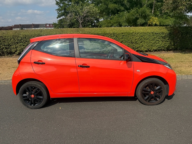 Toyota VVT-i x-cite Hatchback 1.0 Manual Petrol