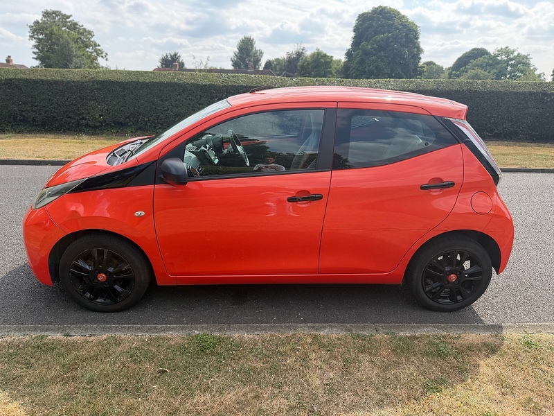 Toyota VVT-i x-cite Hatchback 1.0 Manual Petrol