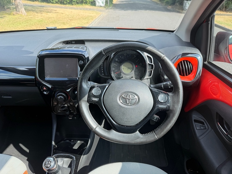 Toyota VVT-i x-cite Hatchback 1.0 Manual Petrol