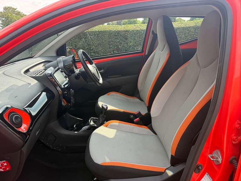 Toyota VVT-i x-cite Hatchback 1.0 Manual Petrol