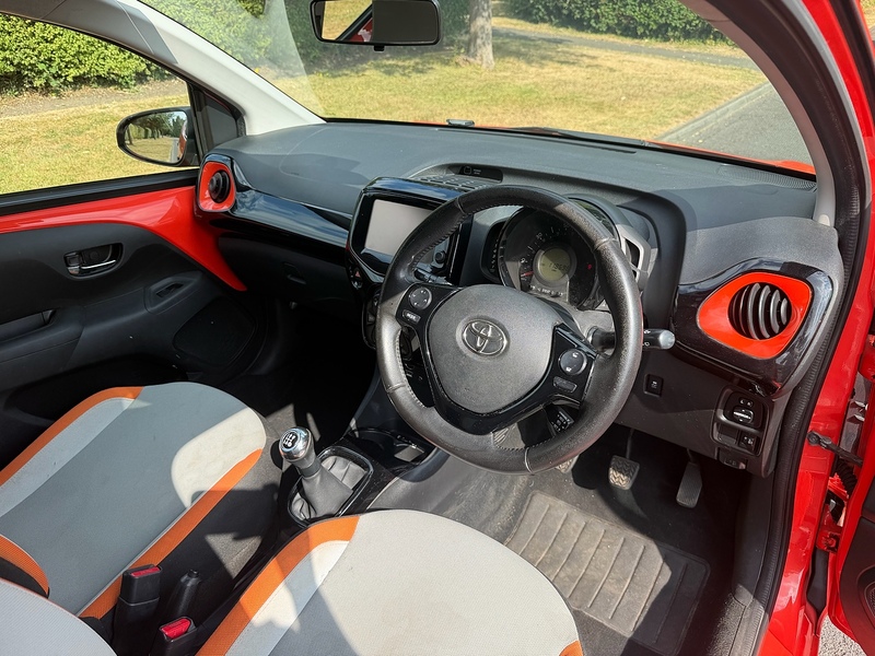 Toyota VVT-i x-cite Hatchback 1.0 Manual Petrol