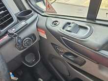 Ford Transit Custom 320 EcoBlue Leader 