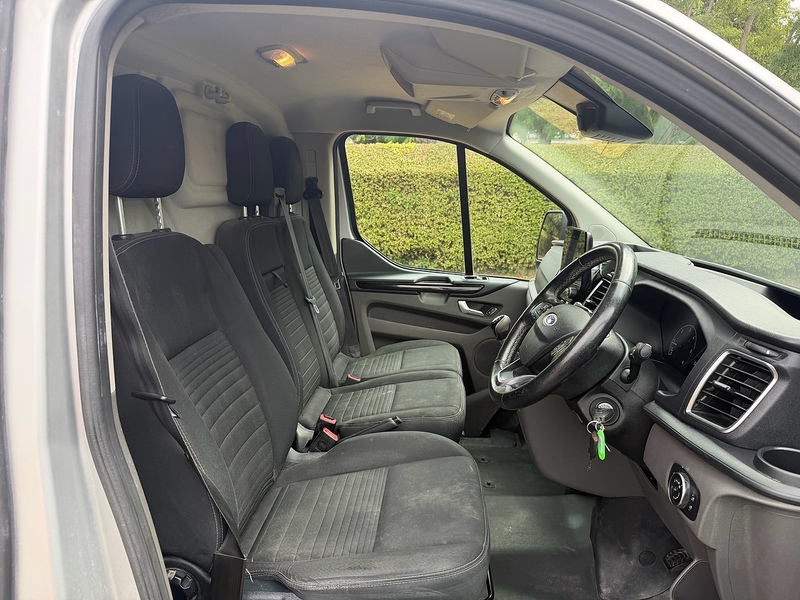 Ford 300 EcoBlue Limited Panel Van 2.0 Manual Diesel