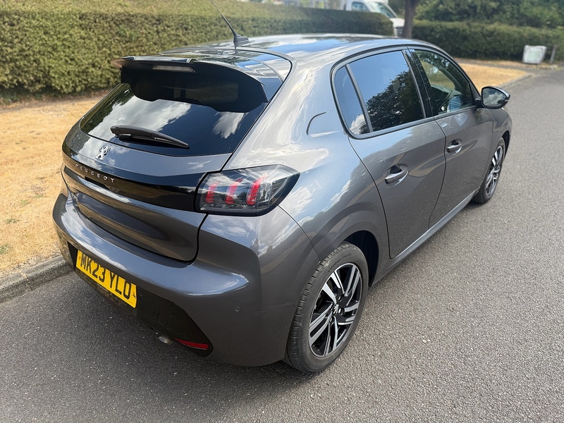 Peugeot PureTech Allure Premium + Hatchback 1.2 Manual Petrol