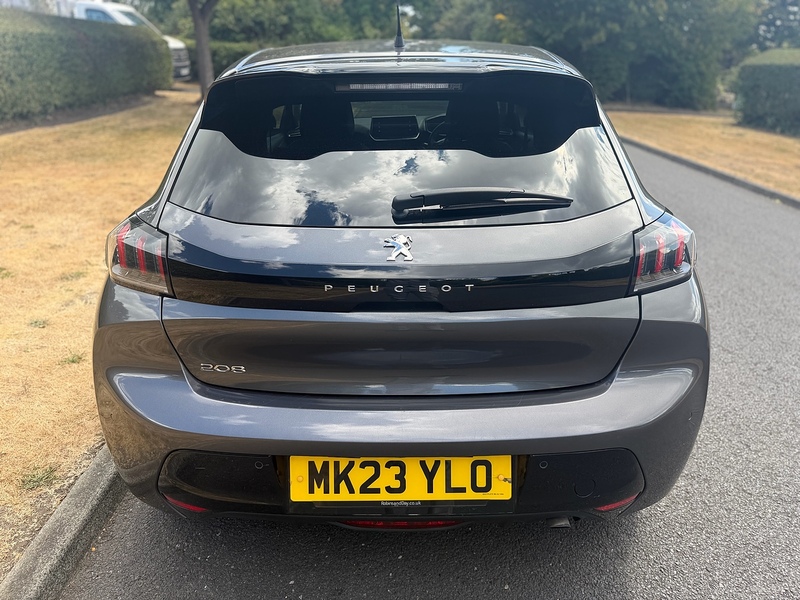 Peugeot PureTech Allure Premium + Hatchback 1.2 Manual Petrol