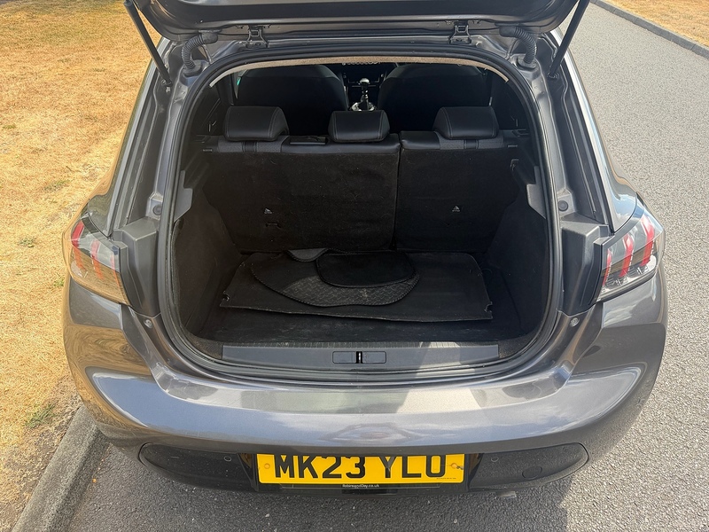 Peugeot PureTech Allure Premium + Hatchback 1.2 Manual Petrol