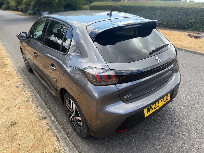 Peugeot PureTech Allure Premium + Hatchback 1.2 Manual Petrol