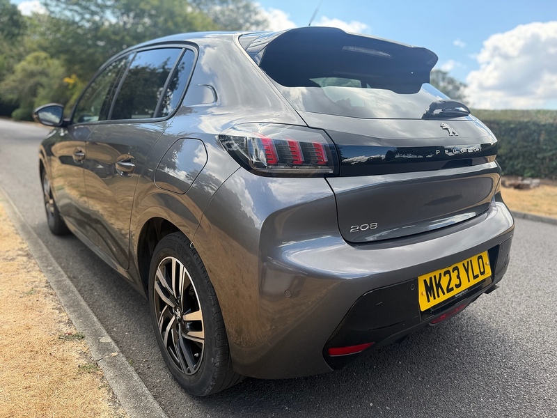Peugeot PureTech Allure Premium + Hatchback 1.2 Manual Petrol