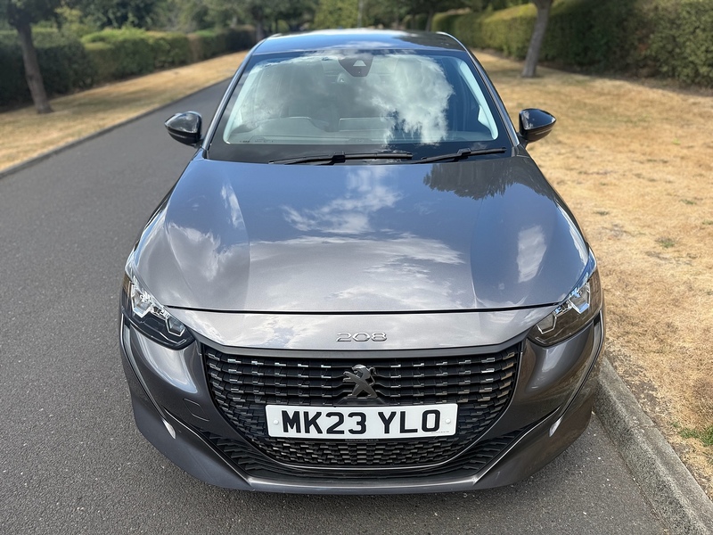 Peugeot PureTech Allure Premium + Hatchback 1.2 Manual Petrol