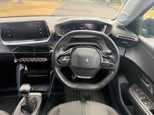 Peugeot 208 PureTech Allure Premium + 