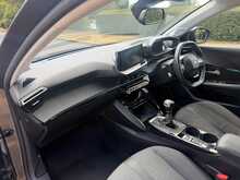 Peugeot 208 PureTech Allure Premium + 