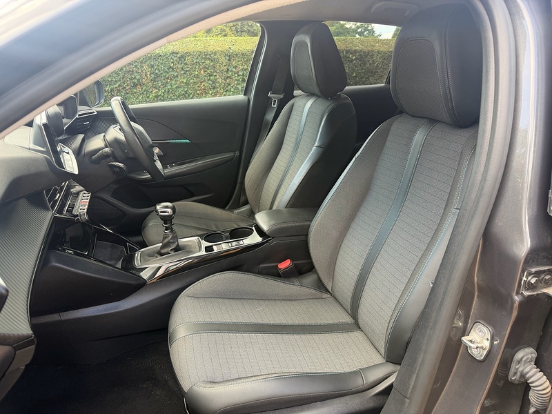Peugeot PureTech Allure Premium + Hatchback 1.2 Manual Petrol