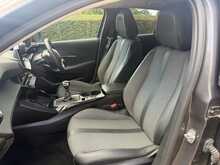 Peugeot 208 PureTech Allure Premium + 