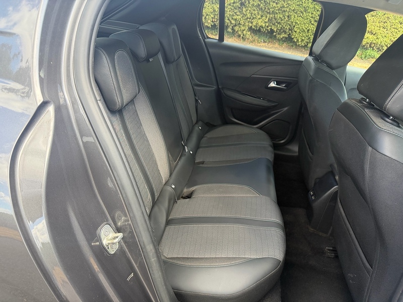 Peugeot PureTech Allure Premium + Hatchback 1.2 Manual Petrol