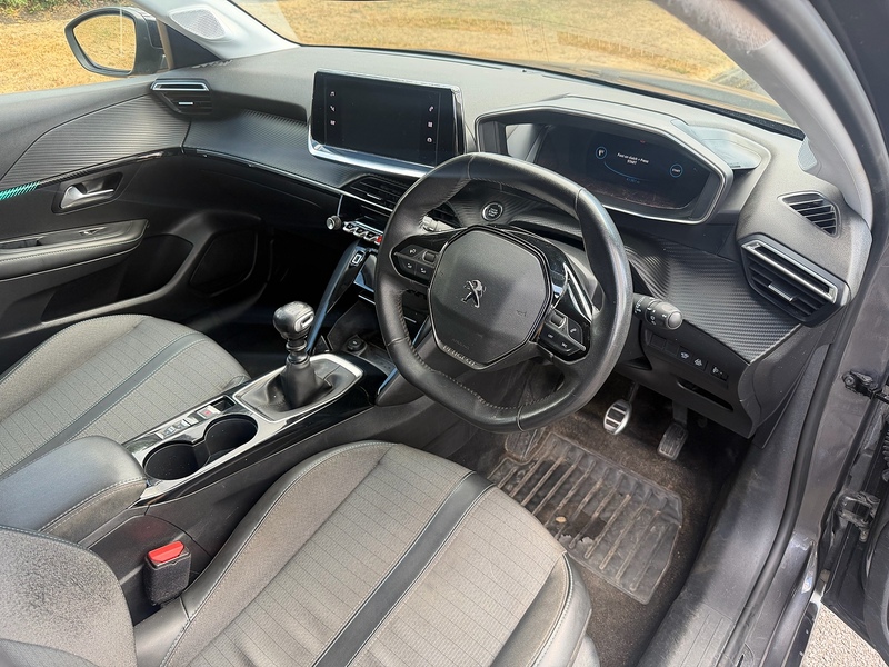 Peugeot PureTech Allure Premium + Hatchback 1.2 Manual Petrol
