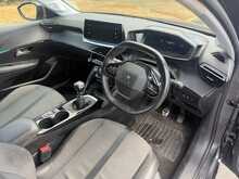 Peugeot 208 PureTech Allure Premium + 