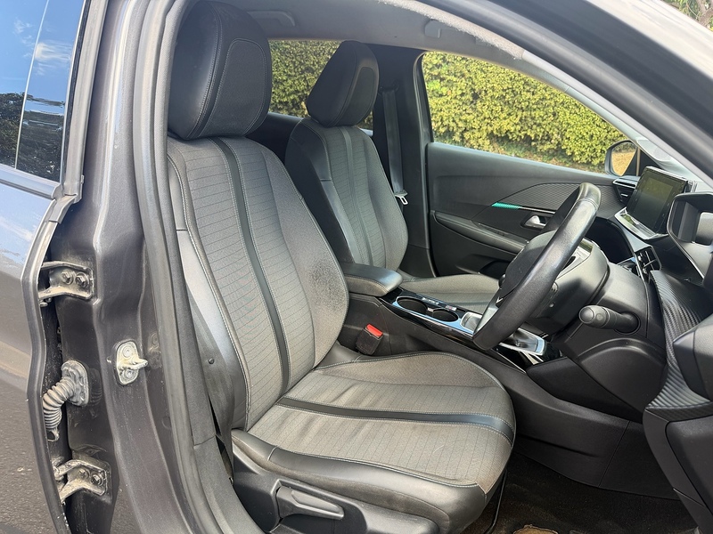 Peugeot PureTech Allure Premium + Hatchback 1.2 Manual Petrol