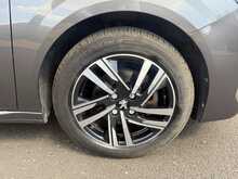 Peugeot 208 PureTech Allure Premium + 