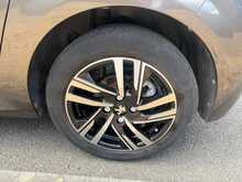 Peugeot 208 PureTech Allure Premium + 